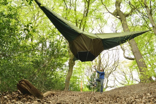 舒适安全的创意野营帐篷设计灵感来自吊床